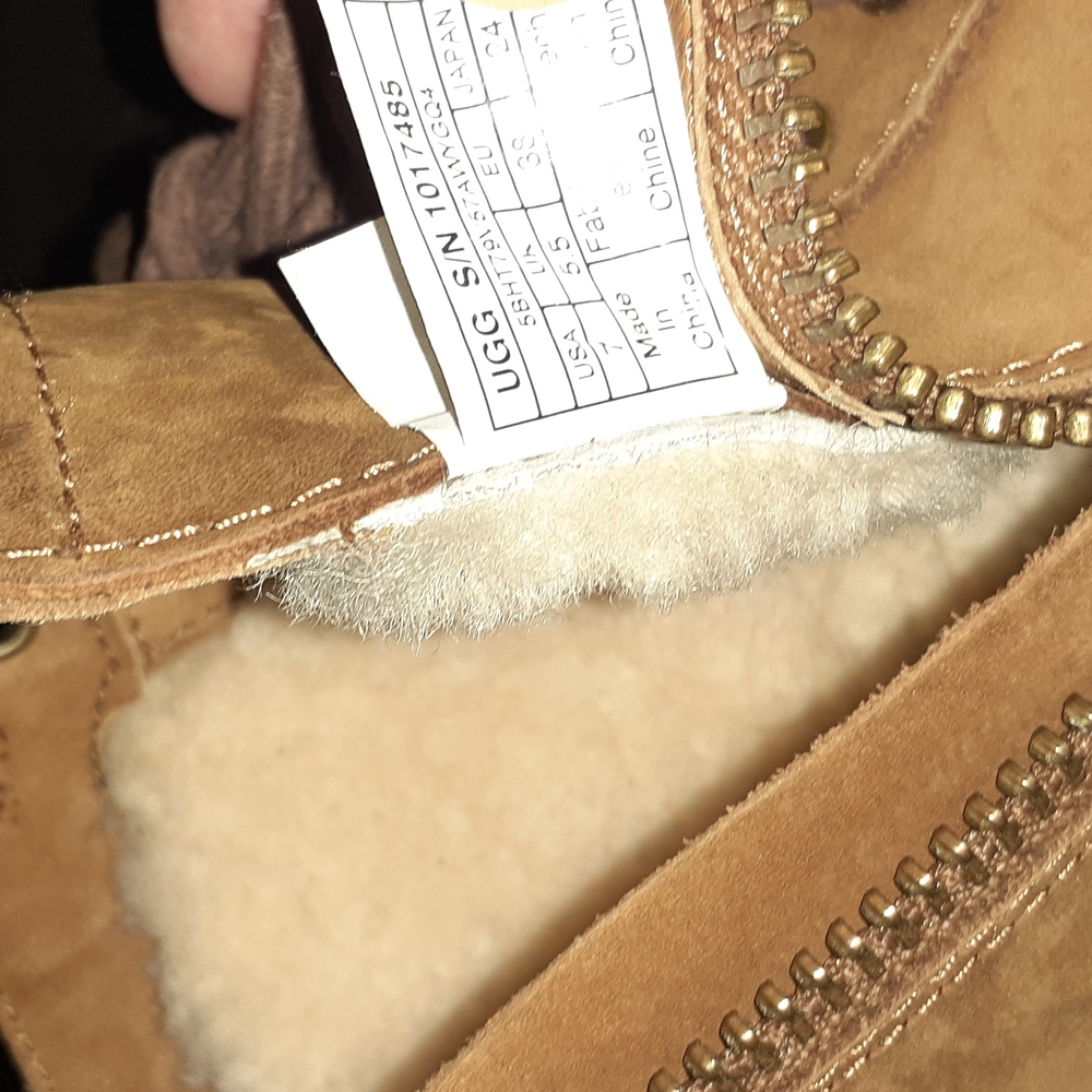 UGG BOOTIES - Picture 5 of 7